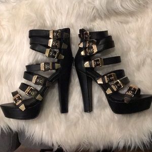 Sexy Black Heels With Gold Belts Design